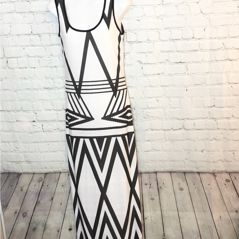 Black and White Sleeveless Geo Print Max Dress